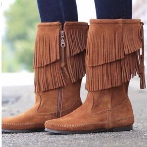 NEW Minnetonka 2 layer fringe boots